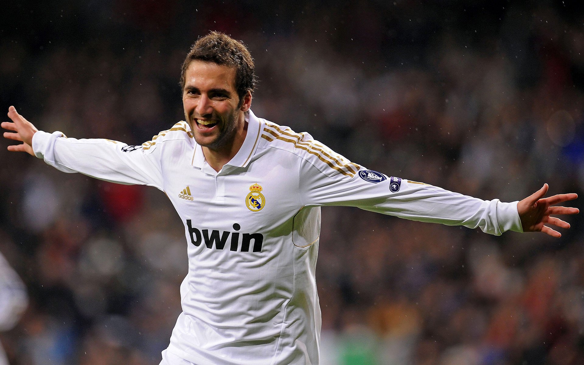 内马尔在美洲杯期间为队友加油，展现团队精神，内马尔拿过美州杯冠军吗